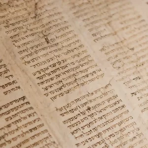 Os Primeiros Manuscritos Bíblicos: Uma Viagem pelo Tempo
