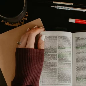 Guia Prático: Como Interpretar a Bíblia e Aplicar Seus Ensinamentos